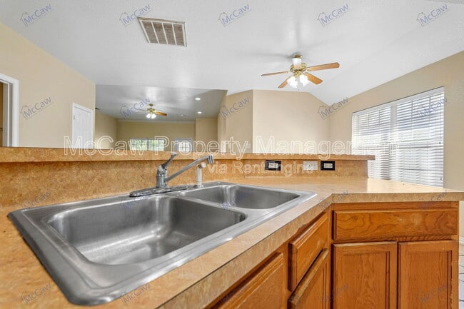 Building Photo - 2319 Great Light Dr