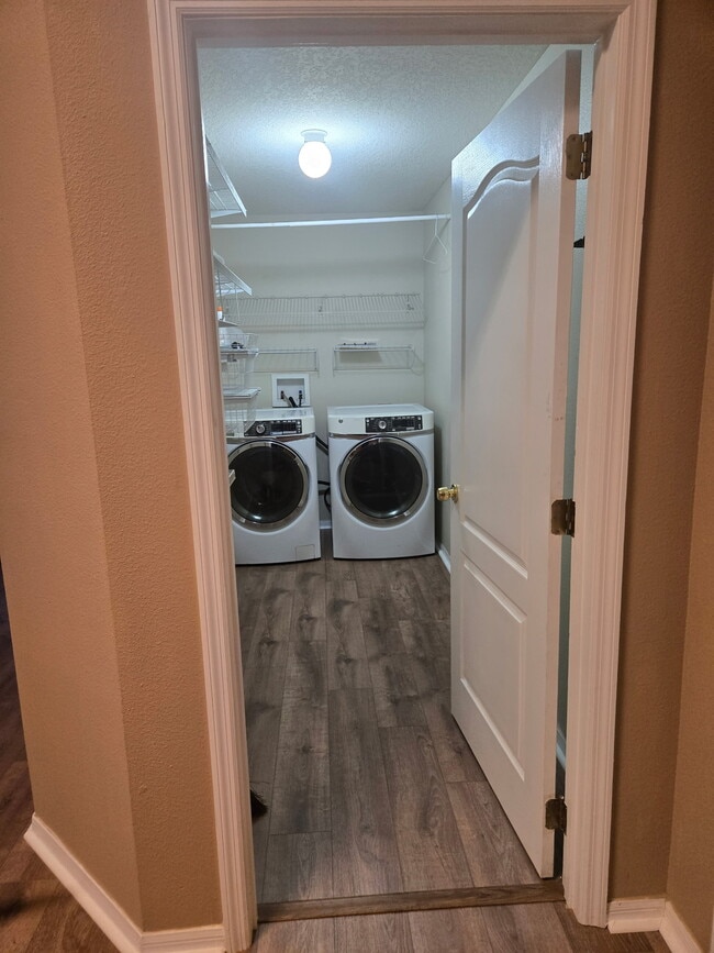 Building Photo - 305 Garden Oak Ct