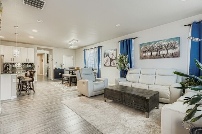 Building Photo - 8990 Birch Run Dr