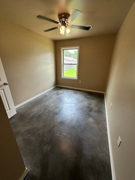 Building Photo - 1016 S El Paso Ave