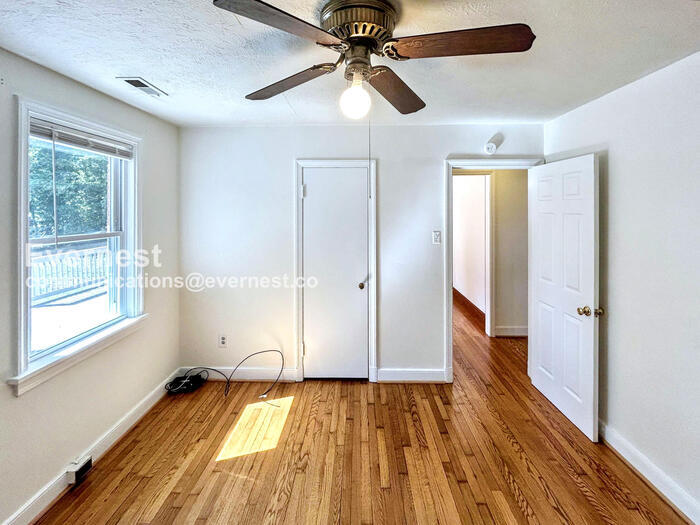 Building Photo - 5631 Swan Dr