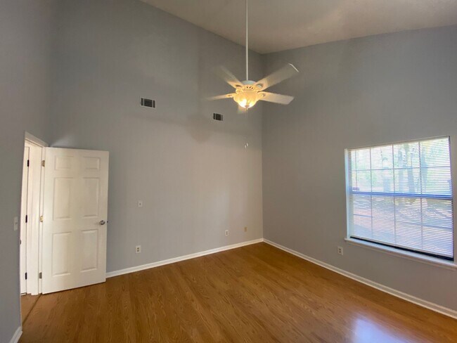 Building Photo - 3154 Folsom Rd