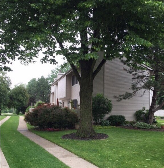 Outside 1 - 527 Verde Dr