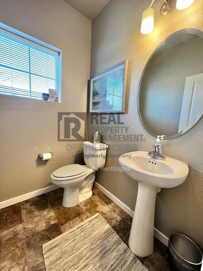 Building Photo - 2109 Bock St