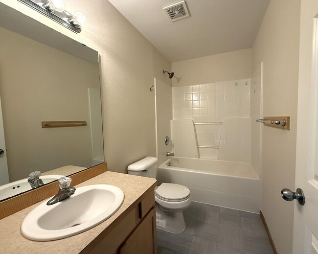 Building Photo - Newly Updated and Pet Friendly!