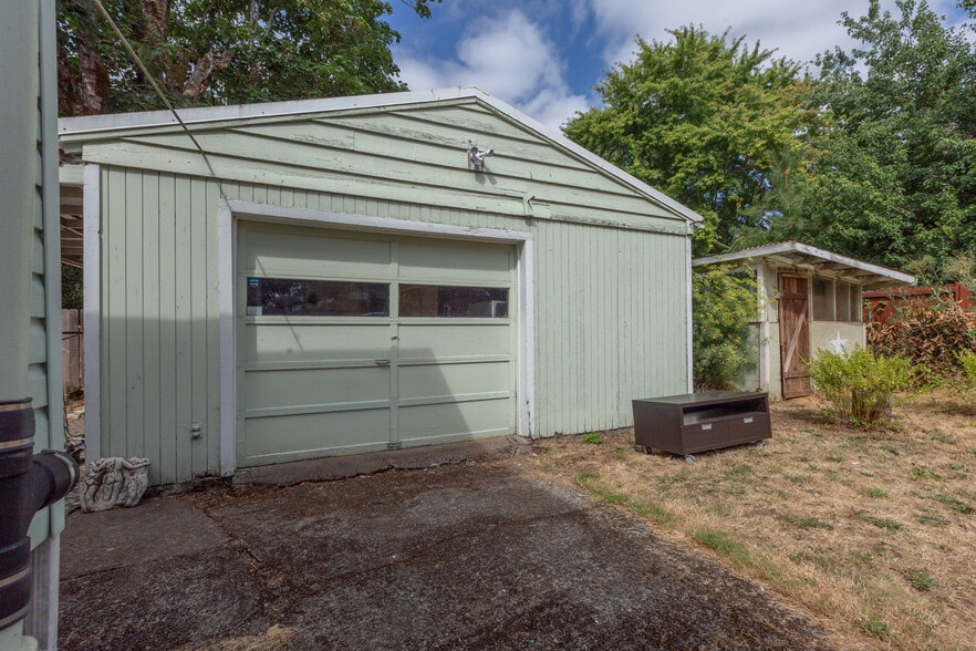 Building Photo - 3410 Q St