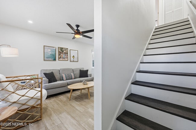 Building Photo - 420 3rd St S