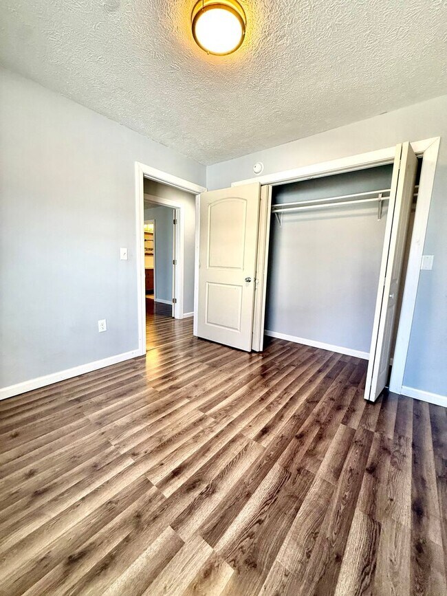 Building Photo - 424 N Hay St