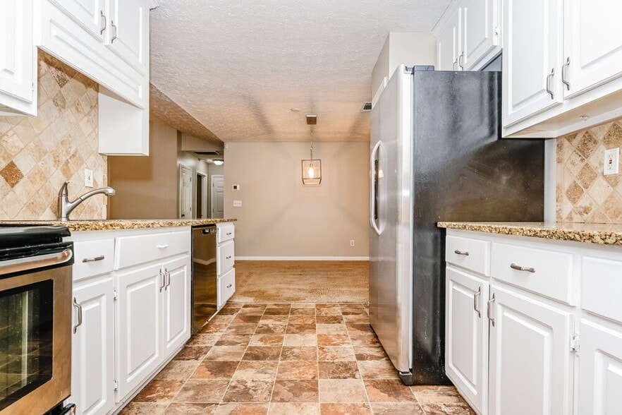 Building Photo - 725 Grove Pointe Cir