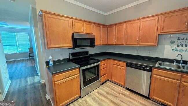 Building Photo - 370 Brentwood Dr