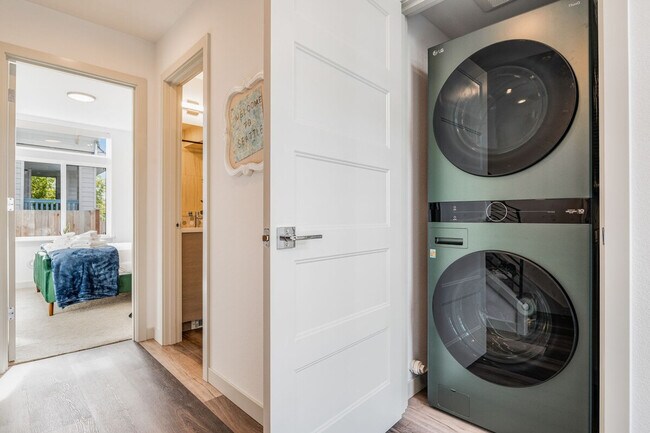 Building Photo - 4613 Dayton Ave N