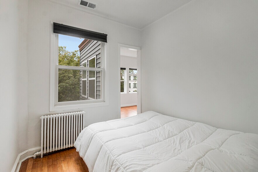 Building Photo - 4414 Volta Pl NW