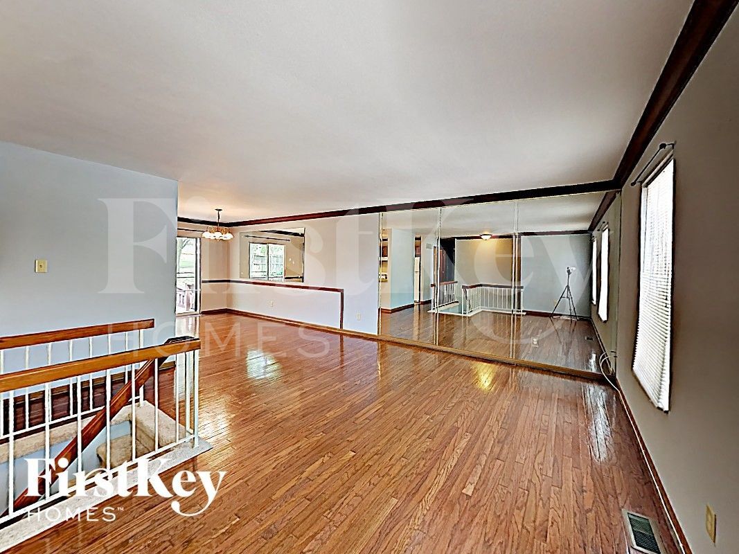 Building Photo - 7011 Blue Mountain Dr