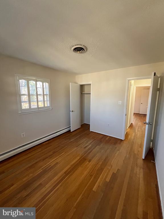 Building Photo - 1331 E Longview Dr