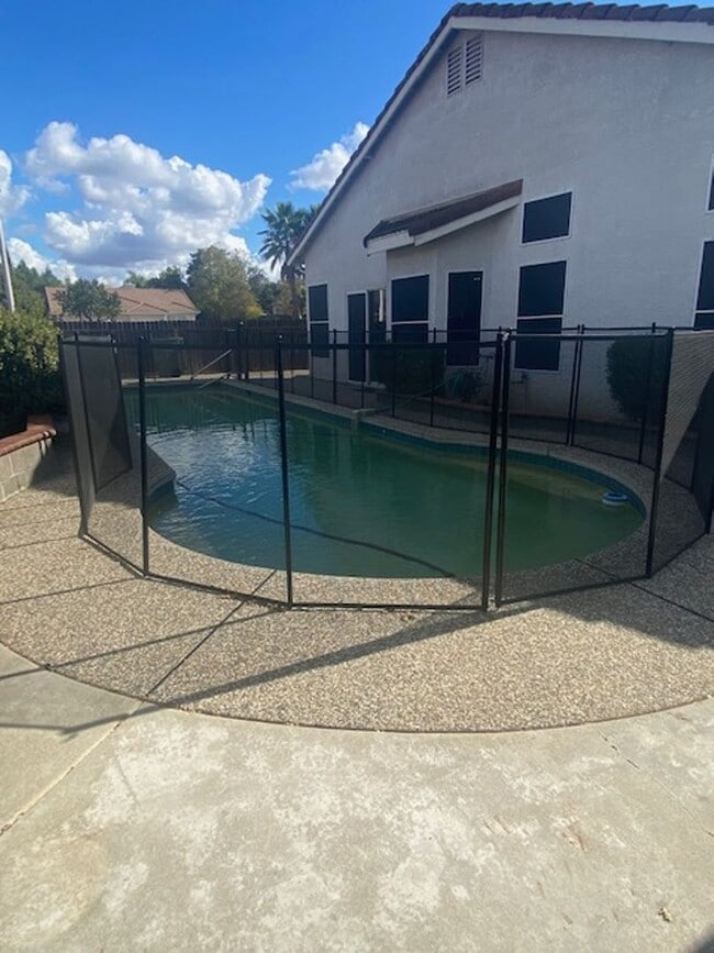 Building Photo - Corner lot with pool and RV parking!