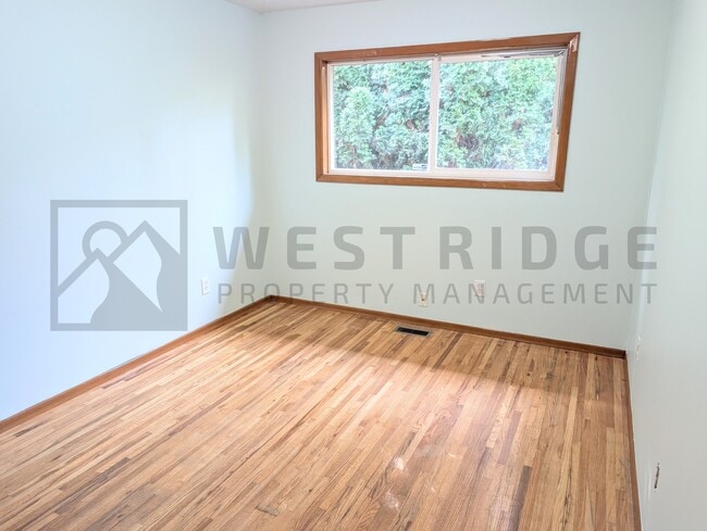 Building Photo - 9626 N Seneca St