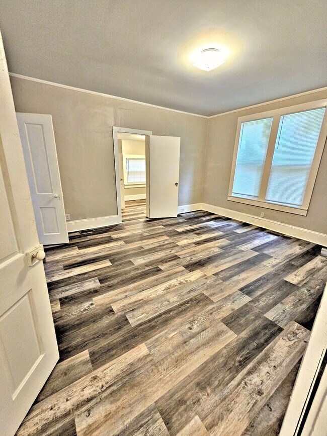 Building Photo - 414 5th Ave SW
