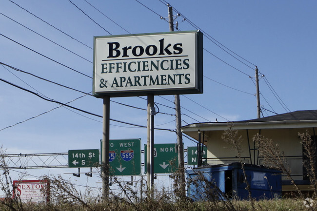 Building Photo - Brooks Efficiencies & Apartments