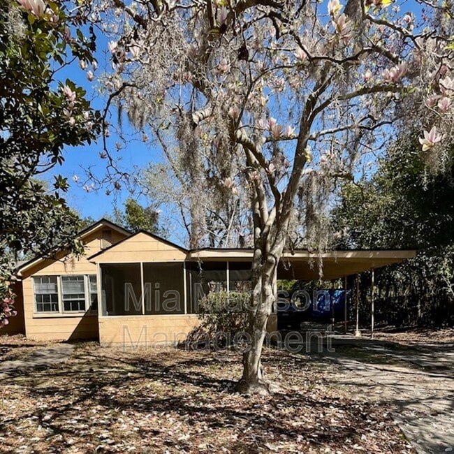 Building Photo - 40 Wesley St