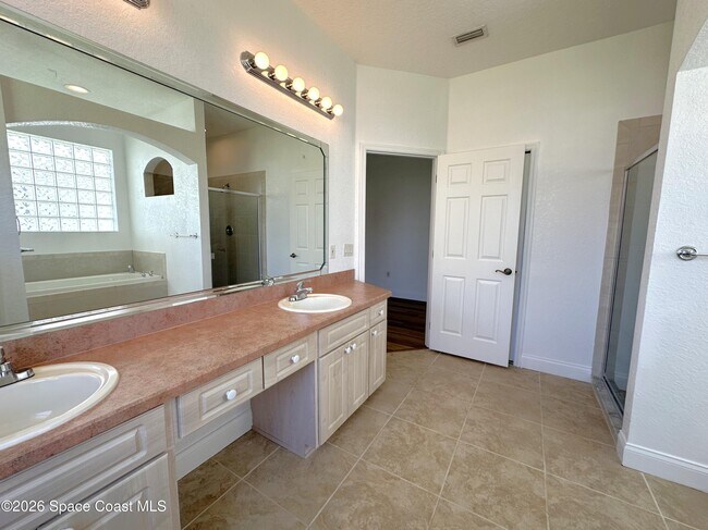 Building Photo - 616 Manatee Bay Dr