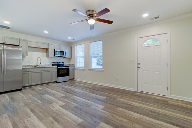 Building Photo - Spacious & Updated 3BR/2BA – North Charleston Living at Its Best