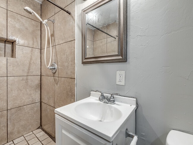 Building Photo - 1314 SE 40th St