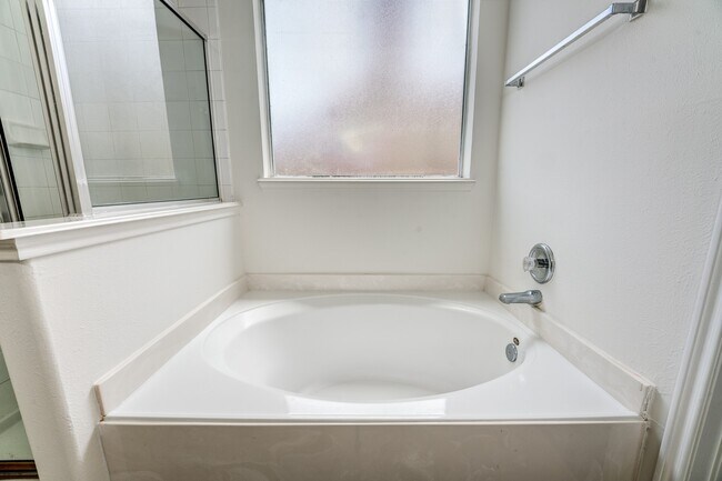 Building Photo - 16906 Shoal Park Dr