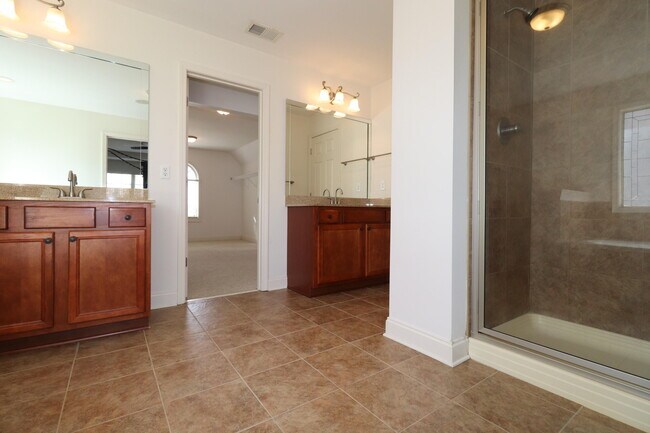 Building Photo - 417 Courchelle Dr