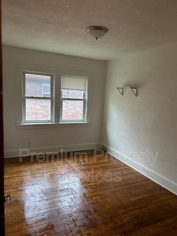 Building Photo - 2219 11th St