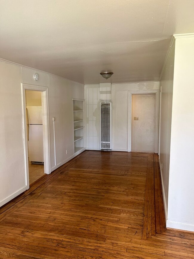 Building Photo - 3 Bedroom on large corner lot!
