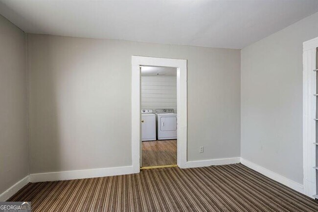 Building Photo - 184 Dahlia Ave NW