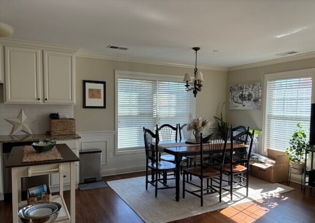 Building Photo - 67 W Main St