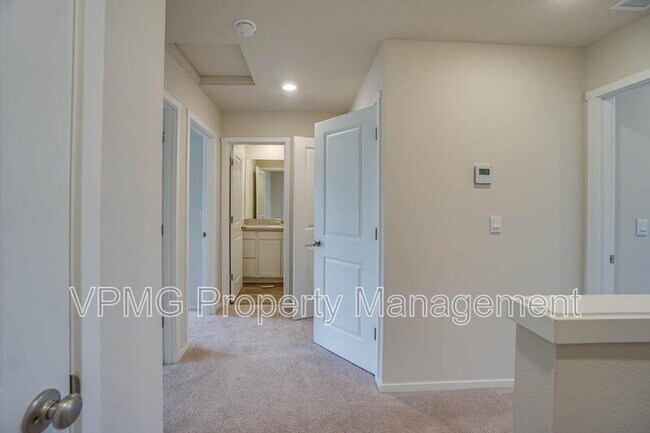 Building Photo - 2628 NE 117th Pl