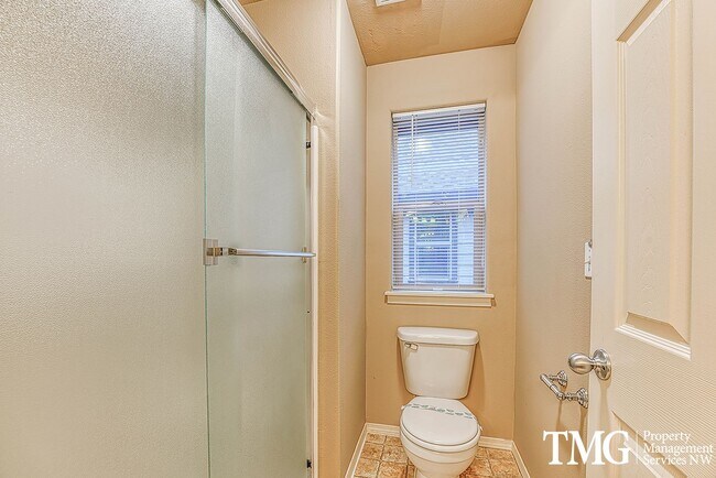 Building Photo - Gorgeous Four Bedroom Townhome in Hillsboro!