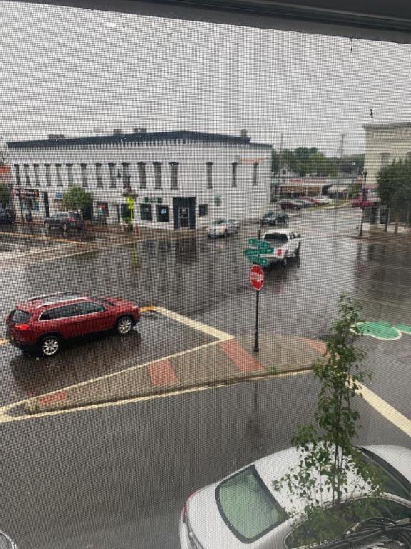 Building Photo - 105 E Franklin St