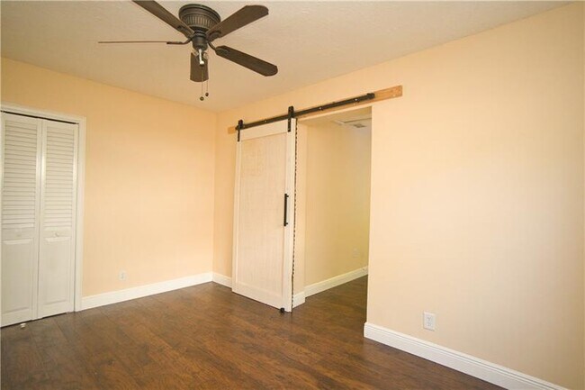 Building Photo - 412 SW 13th St