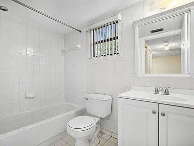 Building Photo - 3050 Norwood Pl