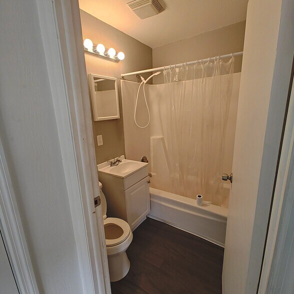 Building Photo - 509 S Main St