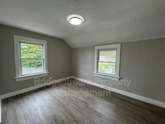 Building Photo - 279 S Findlay St