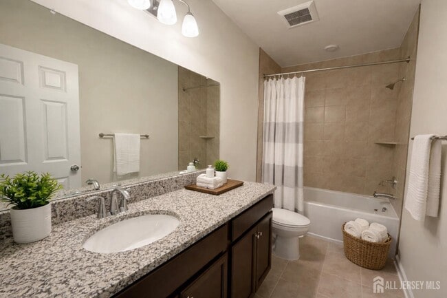 Building Photo - 616 Sadie Cir