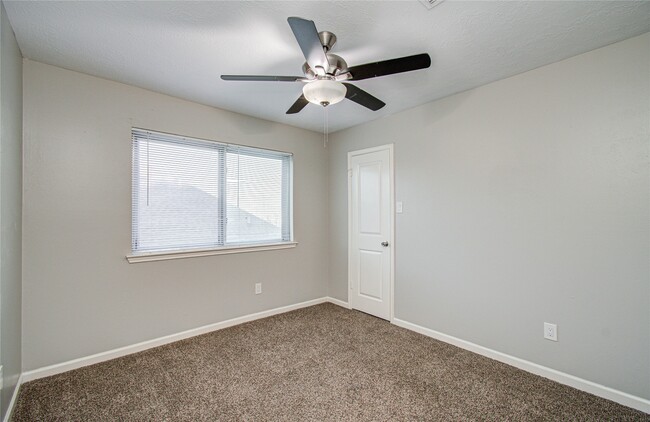 Building Photo - 2005 Village Park Dr