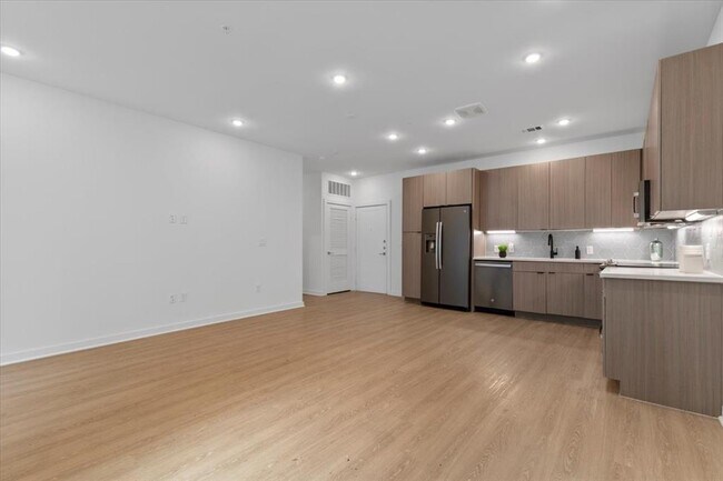 Building Photo - 4802 S Congress Ave