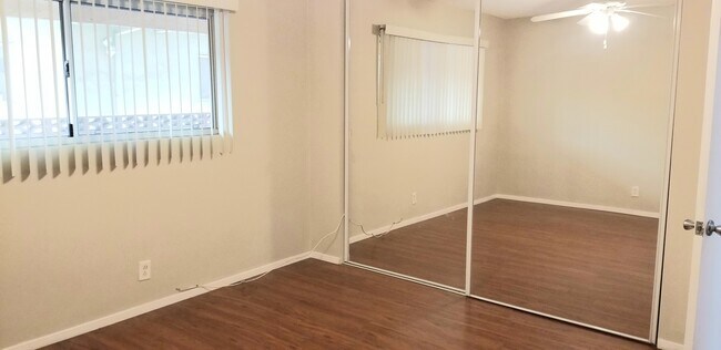 Building Photo - 351 Riverdale Dr