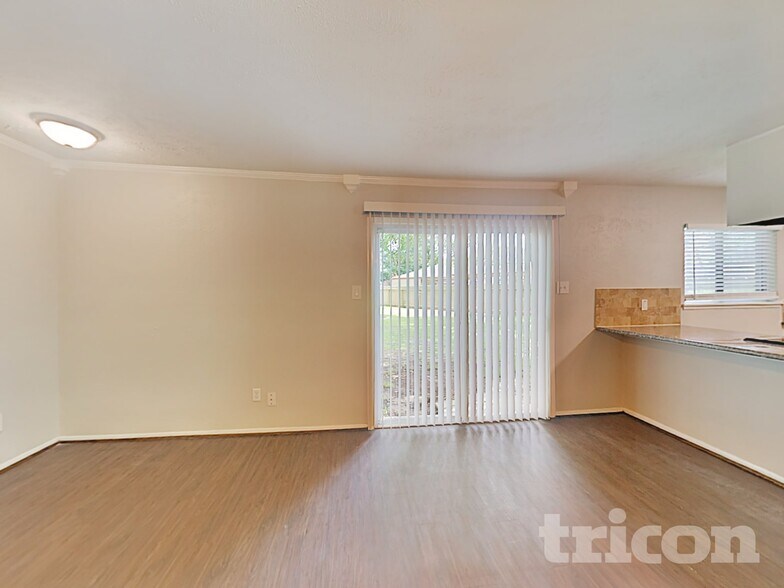 Building Photo - 2655 Lark