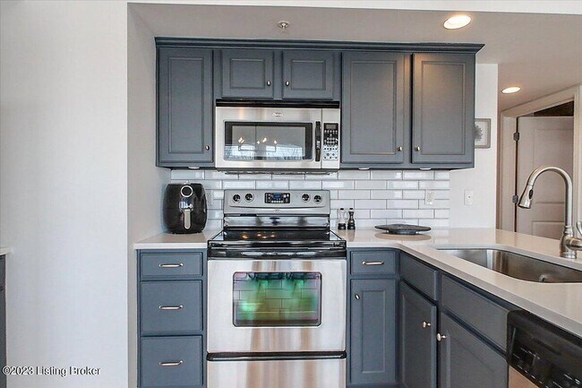 Building Photo - 10605 Meeting St