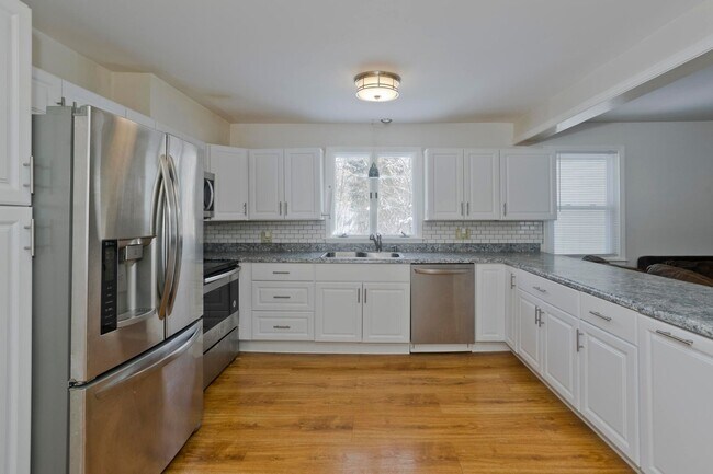 Building Photo - Private 3-Bedroom Single-Family Rental on 10+ Acres - Available for June 1st!