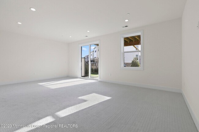 Building Photo - 3 Valiant Ct