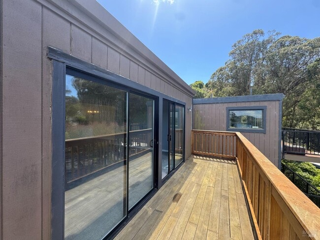 Building Photo - 28 Arana Cir