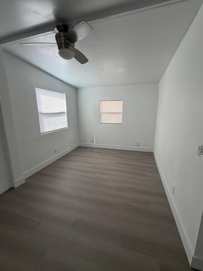 Building Photo - 4160 NE 15th Ave