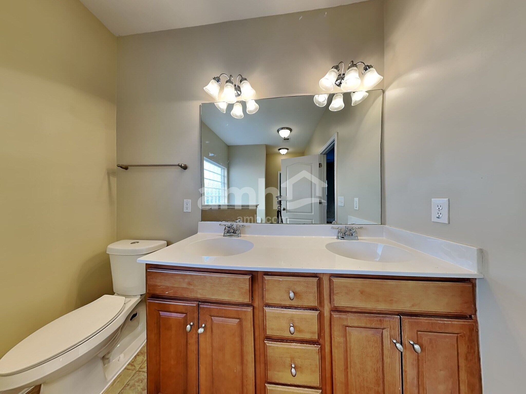 Building Photo - 147 Scottish Ave